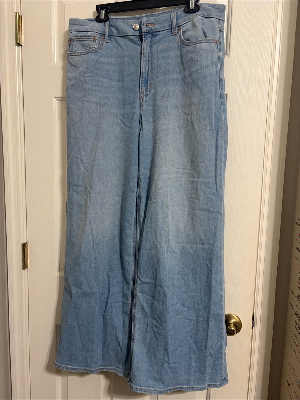 American Eagle Outfitters Light Blue Wide-Leg Trendy Jeans